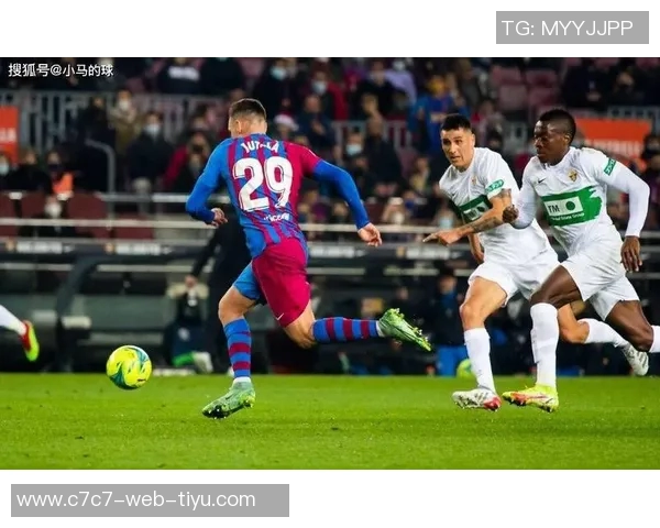 吉梅内斯强调对巴萨边路的防守重要性强调在对抗中保持强势态度 吉梅内斯强调对巴萨边路的防守重要性强调在对抗中保持强势态度