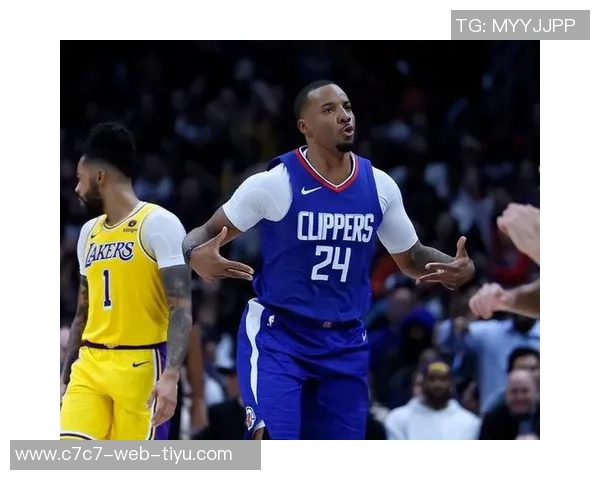 鲍威尔表现出色三分精准罚球稳定助力球队争胜 鲍威尔表现出色三分精准罚球稳定助力球队争胜